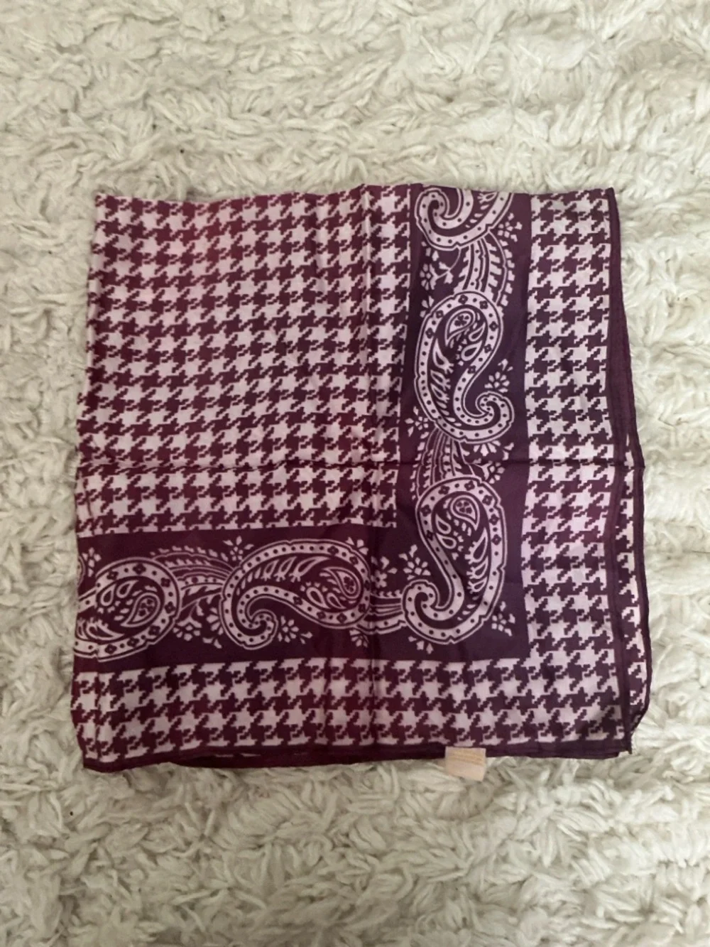 VINTAGE Plum White Houndstooth Paisley Scarf